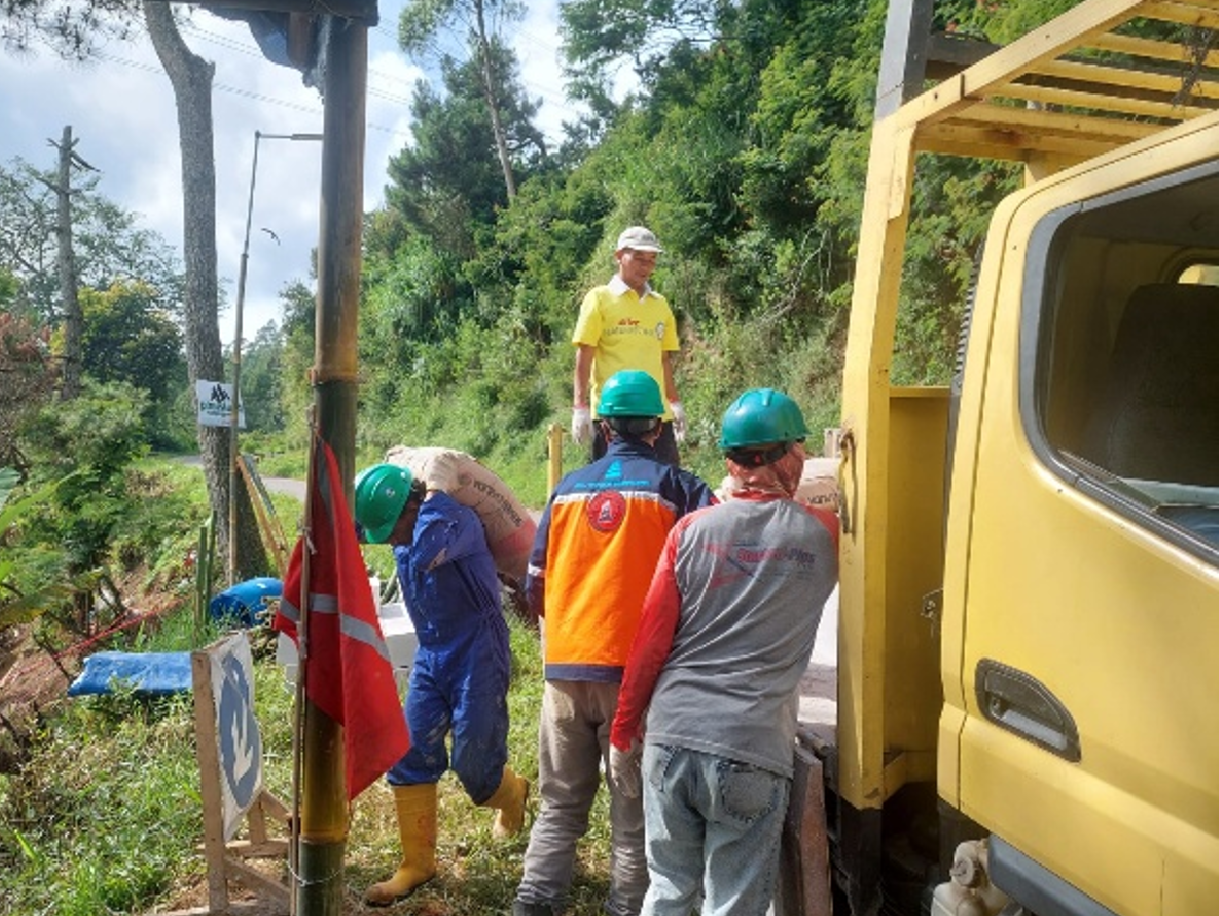PEKERJAAN JASA PERKUATAN DINDING PENAHAN LONGSOR KM 5.6 PATUHA 2